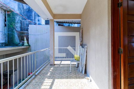 Casa à venda com 340m², 3 quartos e 6 vagas Casa à venda com 340m², 3 quartos e 6 vagasQuarto 2 - Varanda