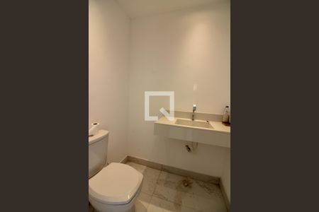 Casa à venda com 270m², 4 quartos e 2 vagas Casa à venda com 270m², 4 quartos e 2 vagasLavabo