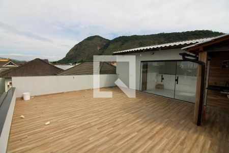 Casa à venda com 270m², 4 quartos e 2 vagas Casa à venda com 270m², 4 quartos e 2 vagasTerraço