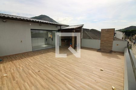 Casa à venda com 270m², 4 quartos e 2 vagas Casa à venda com 270m², 4 quartos e 2 vagasTerraço