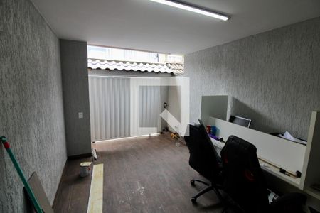 Casa à venda com 270m², 4 quartos e 2 vagas Casa à venda com 270m², 4 quartos e 2 vagasGaragem