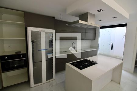 Casa à venda com 270m², 4 quartos e 2 vagas Casa à venda com 270m², 4 quartos e 2 vagasCozinha