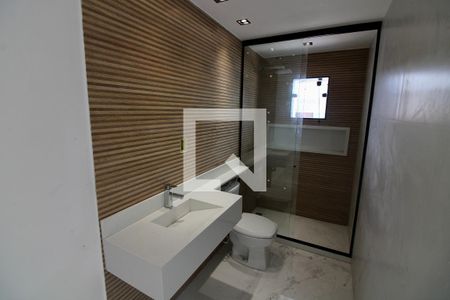 Casa à venda com 270m², 4 quartos e 2 vagas Casa à venda com 270m², 4 quartos e 2 vagasBanheiro da Suíte