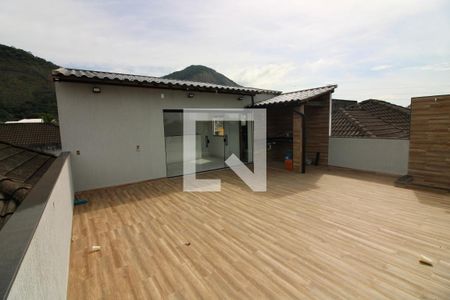 Casa à venda com 270m², 4 quartos e 2 vagas Casa à venda com 270m², 4 quartos e 2 vagasTerraço