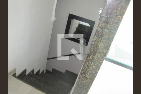 Casa à venda com 300m², 3 quartos e 3 vagasEscada