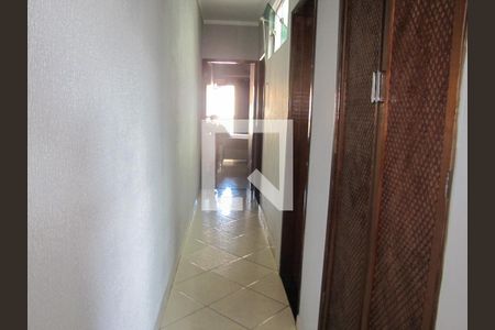 Casa à venda com 300m², 3 quartos e 3 vagasCorredor