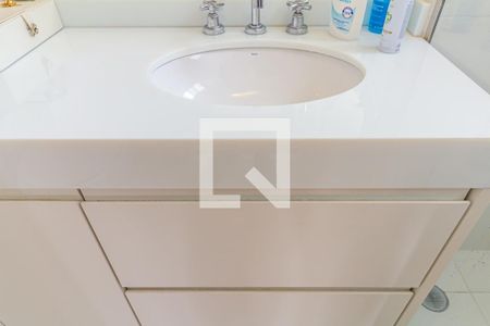 Apartamento à venda com 220m², 3 quartos e 2 vagas Apartamento à venda com 220m², 3 quartos e 2 vagasBanheiro 2 - Suíte