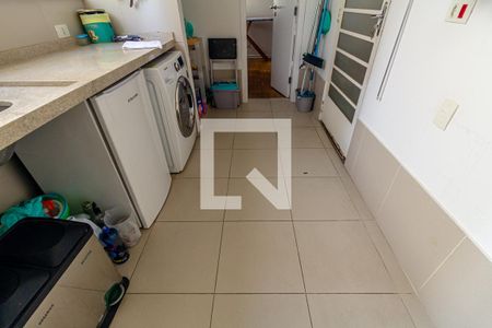 Apartamento à venda com 220m², 3 quartos e 2 vagas Apartamento à venda com 220m², 3 quartos e 2 vagasLavanderia