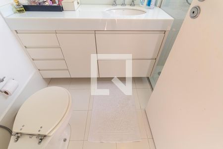 Apartamento à venda com 220m², 3 quartos e 2 vagas Apartamento à venda com 220m², 3 quartos e 2 vagasBanheiro 2 - Suíte