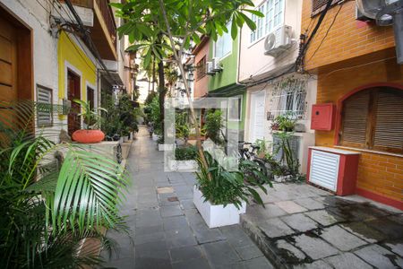 Casa à venda com 85m², 3 quartos e sem vaga Casa à venda com 85m², 3 quartos e sem vagaVila