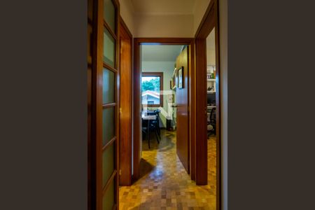 Casa de condomínio à venda com 240m², 3 quartos e 4 vagasCorredor