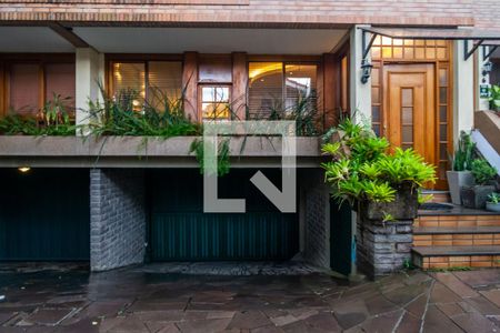 Casa de condomínio à venda com 240m², 3 quartos e 4 vagasFachada