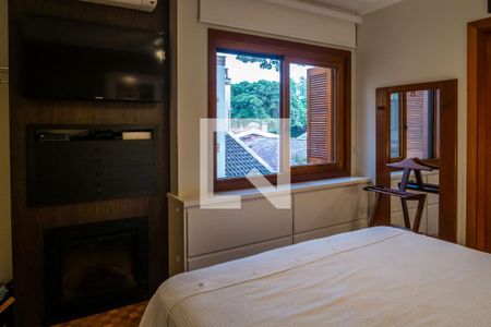 Casa de condomínio à venda com 240m², 3 quartos e 4 vagasSuíte