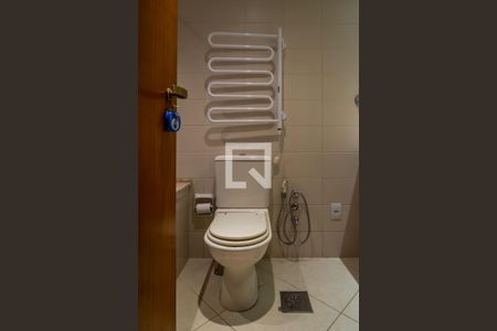 Casa de condomínio à venda com 240m², 3 quartos e 4 vagasBanheiro da Suíte