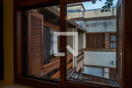 Casa de condomínio à venda com 240m², 3 quartos e 4 vagasSuíte