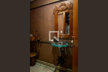 Casa de condomínio à venda com 240m², 3 quartos e 4 vagasLavabo