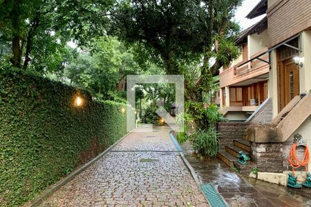 Casa de condomínio à venda com 240m², 3 quartos e 4 vagasÁrea comum