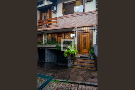 Casa de condomínio à venda com 240m², 3 quartos e 4 vagasFachada