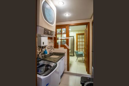 Casa de condomínio à venda com 240m², 3 quartos e 4 vagasÁrea de Serviço