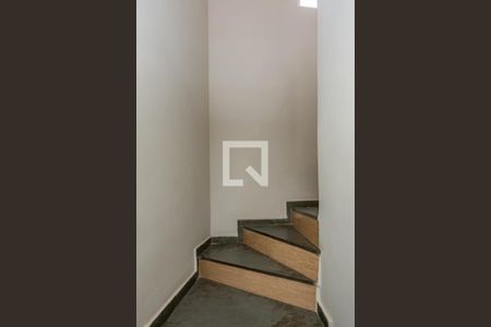 Casa de condomínio à venda com 88m², 2 quartos e 1 vaga Casa de condomínio à venda com 88m², 2 quartos e 1 vagaEscada