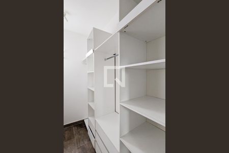 Casa à venda com 175m², 3 quartos e 2 vagasCloset do quarto 2