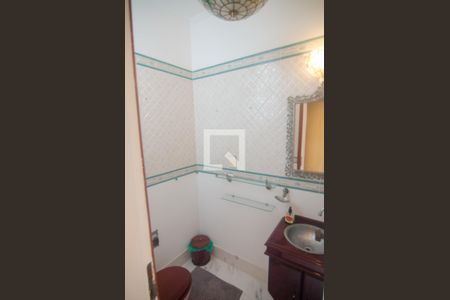 Apartamento à venda com 200m², 4 quartos e 1 vaga Apartamento à venda com 200m², 4 quartos e 1 vagaLavabo