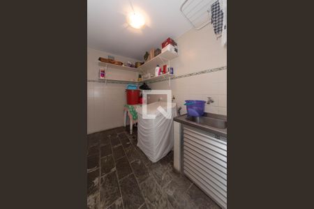 Casa à venda com 319m², 3 quartos e 3 vagas Casa à venda com 319m², 3 quartos e 3 vagasLavanderia