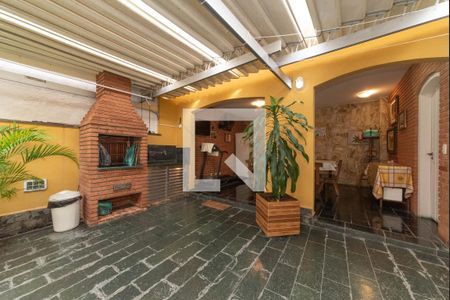 Casa à venda com 319m², 3 quartos e 3 vagas Casa à venda com 319m², 3 quartos e 3 vagasQuintal - Churrasqueira