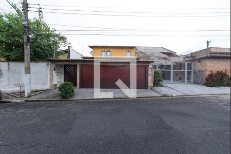 Casa à venda com 319m², 3 quartos e 3 vagas Casa à venda com 319m², 3 quartos e 3 vagasFachada