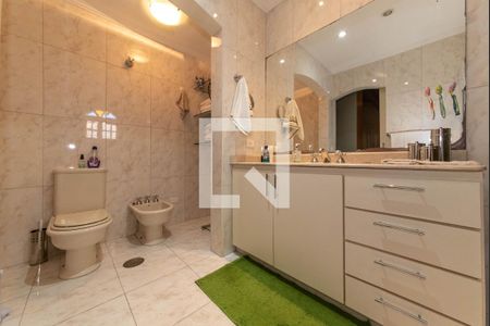 Casa à venda com 319m², 3 quartos e 3 vagas Casa à venda com 319m², 3 quartos e 3 vagasBanheiro da Suíte 2