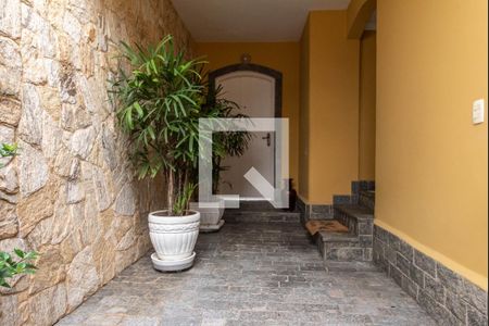 Casa à venda com 319m², 3 quartos e 3 vagas Casa à venda com 319m², 3 quartos e 3 vagasEntrada