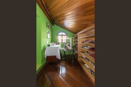 Casa à venda com 319m², 3 quartos e 3 vagas Casa à venda com 319m², 3 quartos e 3 vagasCloset da Suíte 2