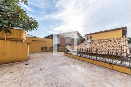 Casa à venda com 319m², 3 quartos e 3 vagas Casa à venda com 319m², 3 quartos e 3 vagasSolarium