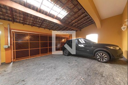 Casa à venda com 319m², 3 quartos e 3 vagas Casa à venda com 319m², 3 quartos e 3 vagasGaragem