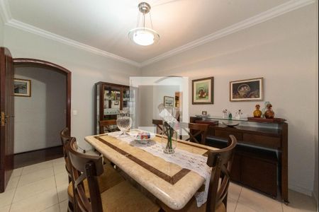 Casa à venda com 319m², 3 quartos e 3 vagas Casa à venda com 319m², 3 quartos e 3 vagasSala de Jantar