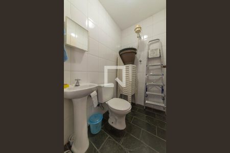 Casa à venda com 319m², 3 quartos e 3 vagas Casa à venda com 319m², 3 quartos e 3 vagasBanheiro de Serviço