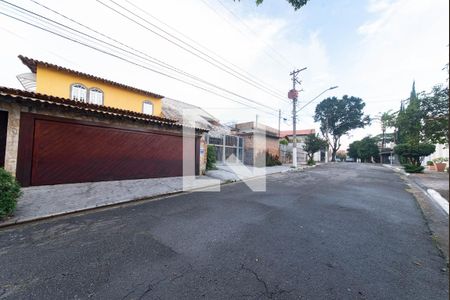 Casa à venda com 319m², 3 quartos e 3 vagas Casa à venda com 319m², 3 quartos e 3 vagasFachada