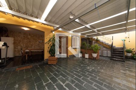 Casa à venda com 319m², 3 quartos e 3 vagas Casa à venda com 319m², 3 quartos e 3 vagasQuintal - Churrasqueira