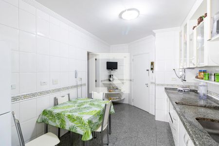 Apartamento à venda com 115m², 4 quartos e 3 vagas Apartamento à venda com 115m², 4 quartos e 3 vagasCozinha