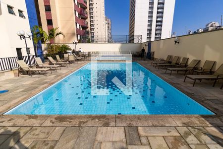 Apartamento à venda com 115m², 4 quartos e 3 vagas Apartamento à venda com 115m², 4 quartos e 3 vagasÁrea comum - Piscina