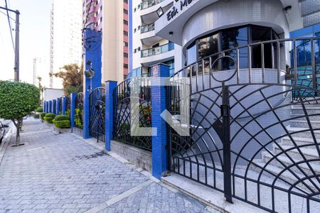 Apartamento à venda com 115m², 4 quartos e 3 vagas Apartamento à venda com 115m², 4 quartos e 3 vagasFachada e portaria