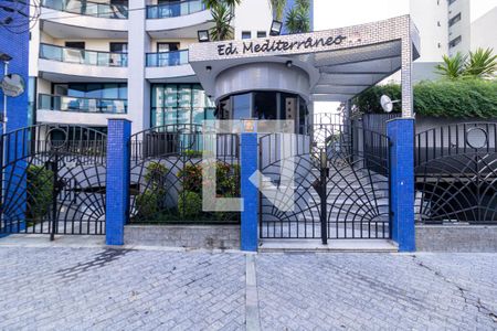 Apartamento à venda com 115m², 4 quartos e 3 vagas Apartamento à venda com 115m², 4 quartos e 3 vagasFachada e portaria