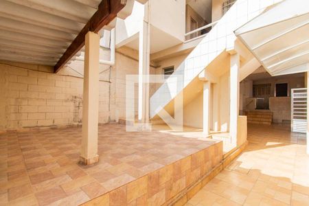 Casa à venda com 300m², 7 quartos e 2 vagas Casa à venda com 300m², 7 quartos e 2 vagasÁrea Comum - Quintal