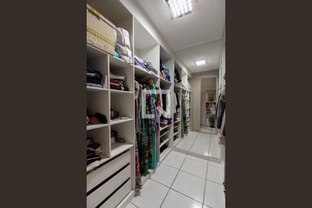 Casa à venda com 200m², 3 quartos e 2 vagasCloset Suíte 2