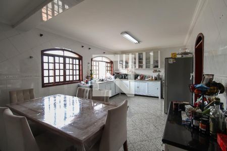 Casa à venda com 200m², 3 quartos e 2 vagasCozinha