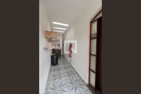 Casa à venda com 200m², 3 quartos e 2 vagasCorredor externo