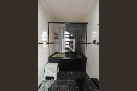 Casa à venda com 200m², 3 quartos e 2 vagasBanheiro da Suíte 2