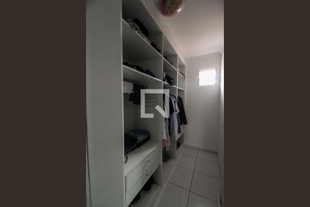 Casa à venda com 200m², 3 quartos e 2 vagasCloset da Suíte 1
