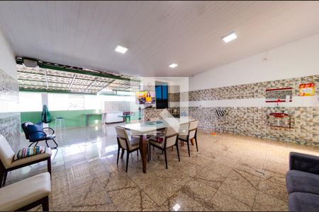 Casa à venda com 462m², 5 quartos e 2 vagas Casa à venda com 462m², 5 quartos e 2 vagasSalão