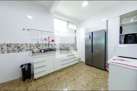 Casa à venda com 462m², 5 quartos e 2 vagas Casa à venda com 462m², 5 quartos e 2 vagasCozinha